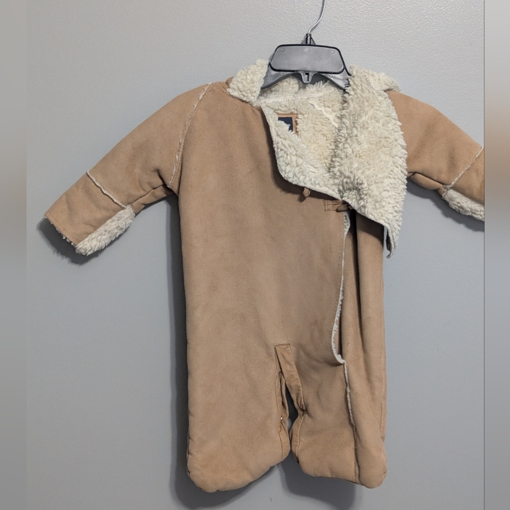CLEARANCE!!! Baby GAP Shearling convertible bundler 6-12m